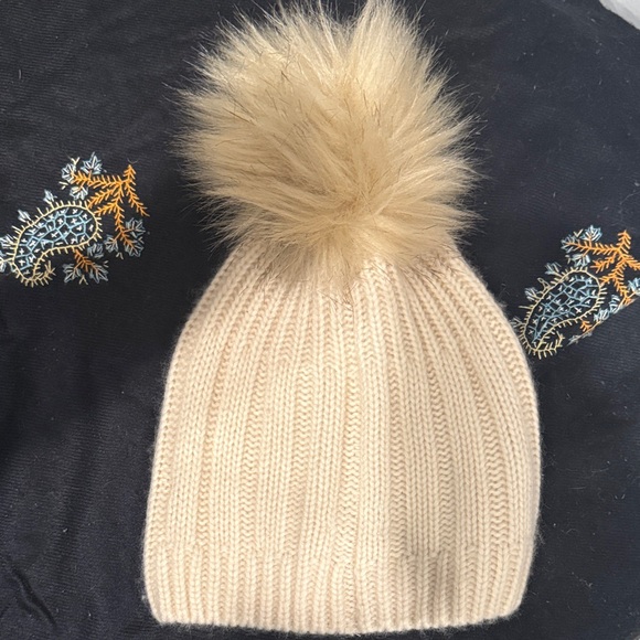 Babaton Cream Knit Beanie with Fluffy Pom-Pom - Picture 2 of 4